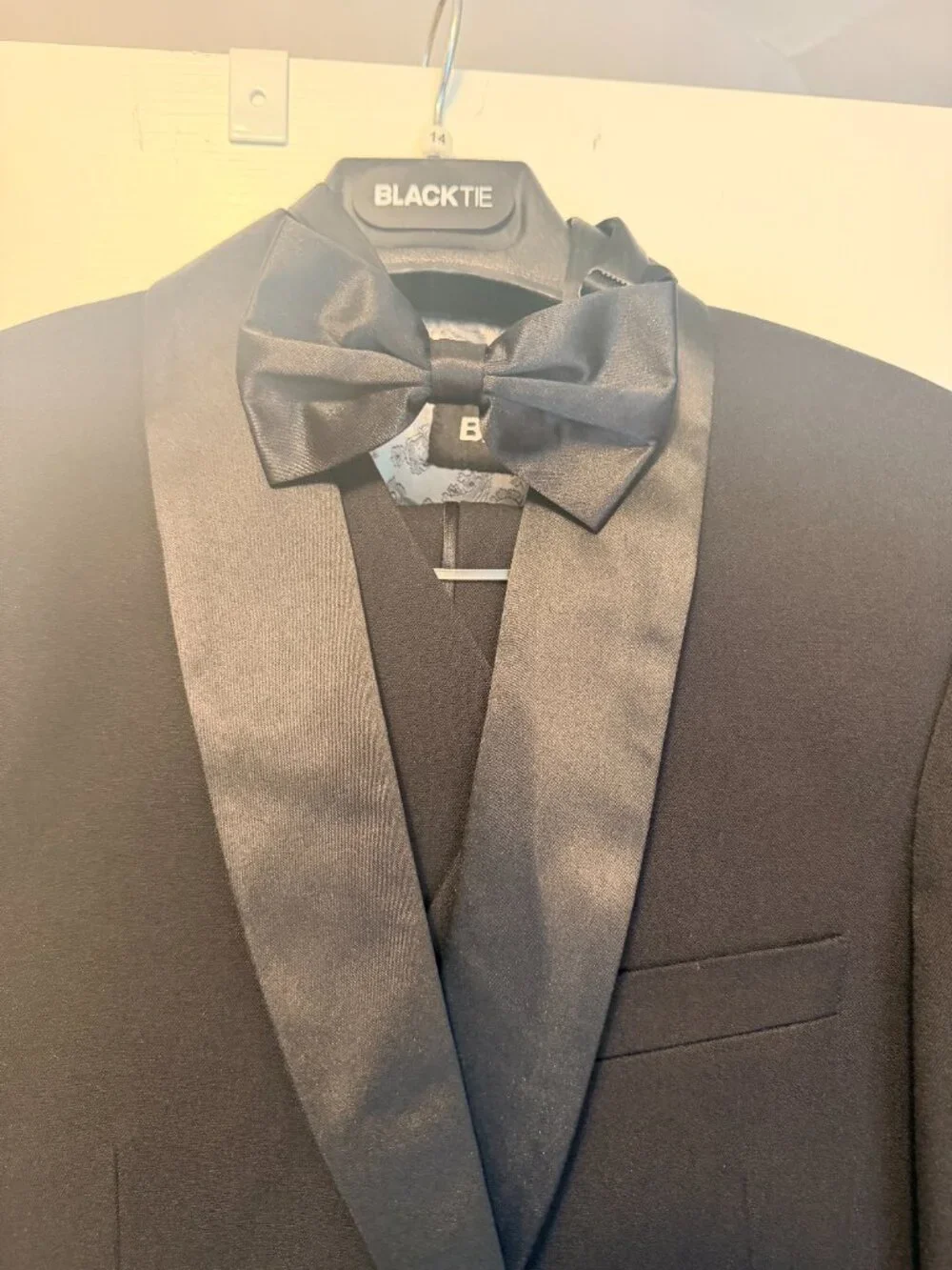 Black Tie Tuxedo (boys, size 14)